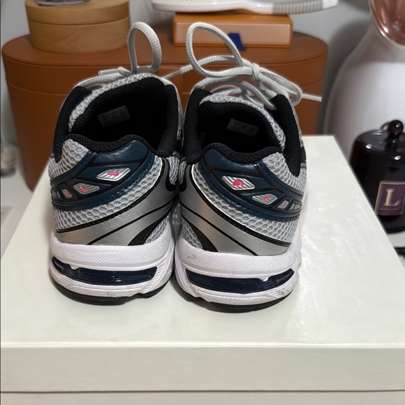 ASICS - Picture 3 of 4